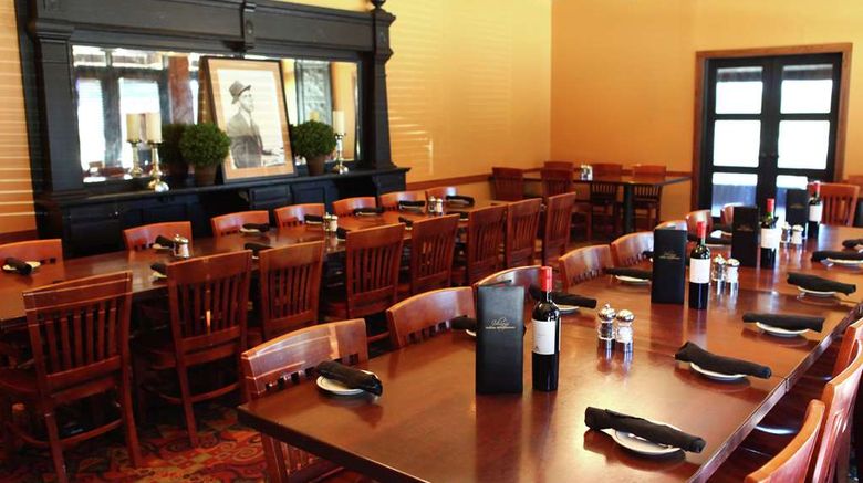 <b>DoubleTree by Hilton Des Moines Arpt Restaurant</b>. Images powered by <a href="https://iceportal.shijigroup.com/" title="IcePortal" target="_blank">IcePortal</a>.