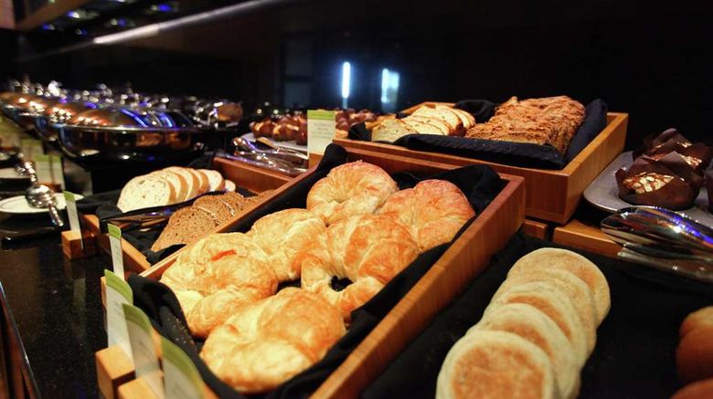 <b>DoubleTree by Hilton Des Moines Arpt Restaurant</b>. Images powered by <a href="https://iceportal.shijigroup.com/" title="IcePortal" target="_blank">IcePortal</a>.