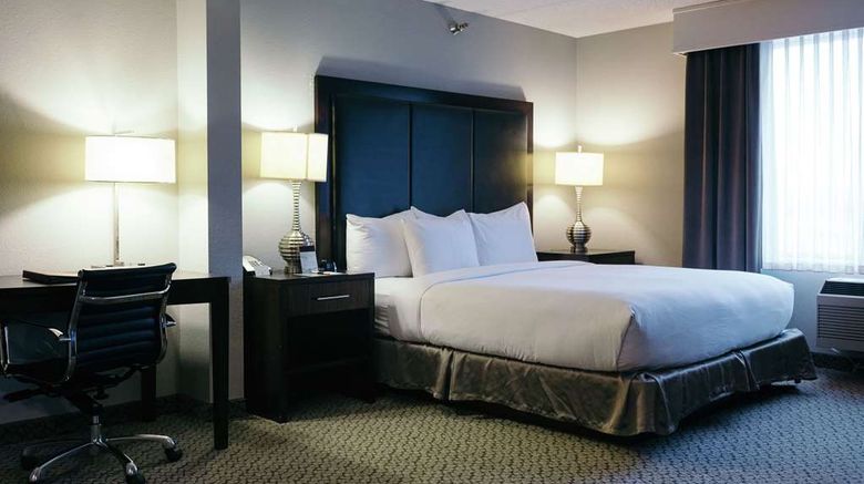<b>DoubleTree by Hilton Des Moines Arpt Room</b>. Images powered by <a href="https://iceportal.shijigroup.com/" title="IcePortal" target="_blank">IcePortal</a>.
