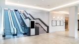 <b>Hilton London Gatwick Airport Lobby</b>. Images powered by <a href="https://iceportal.shijigroup.com/" title="IcePortal" target="_blank">IcePortal</a>.