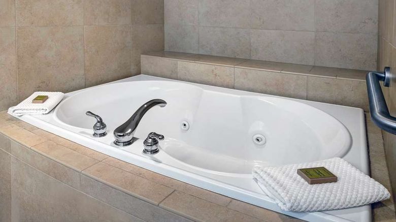 <b>DoubleTree by Hilton Grand Junction Room</b>. Images powered by <a href="https://iceportal.shijigroup.com/" title="IcePortal" target="_blank">IcePortal</a>.