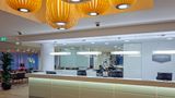 <b>Hampton by Hilton London Gatwick Airport Lobby</b>. Images powered by <a href="https://iceportal.shijigroup.com/" title="IcePortal" target="_blank">IcePortal</a>.