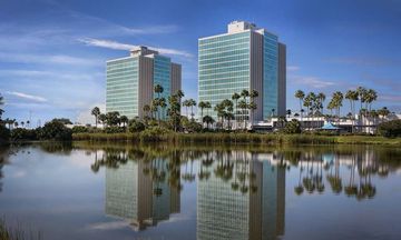 Doubletree by Hilton-Universal Entrance
