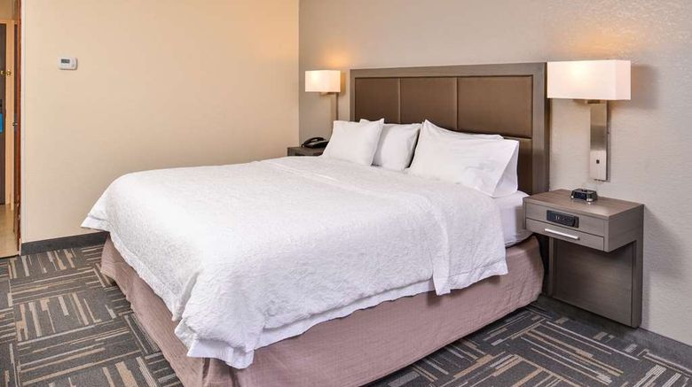 <b>Hampton Inn closest to Universal Orlando Room</b>. Images powered by <a href="https://iceportal.shijigroup.com/" title="IcePortal" target="_blank">IcePortal</a>.