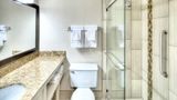 <b>DoubleTree by Hilton Milwaukee Downtown Room</b>. Images powered by <a href="https://iceportal.shijigroup.com/" title="IcePortal" target="_blank">IcePortal</a>.