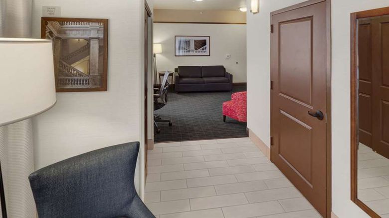<b>Hilton Garden Inn Milwaukee Downtown Room</b>. Images powered by <a href="https://iceportal.shijigroup.com/" title="IcePortal" target="_blank">IcePortal</a>.