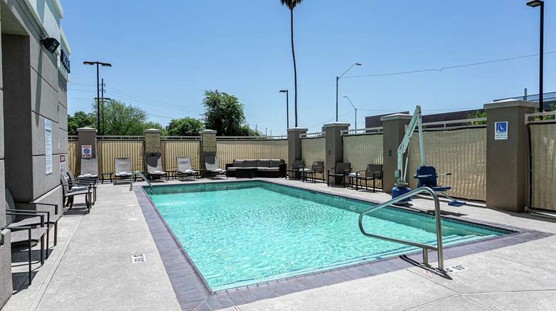 <b>Hilton Garden Inn Phoenix Airport North Pool</b>. Images powered by <a href="https://iceportal.shijigroup.com/" title="IcePortal" target="_blank">IcePortal</a>.