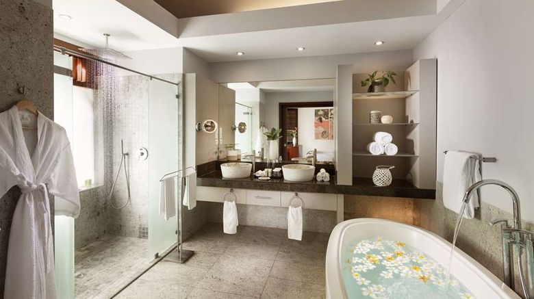 <b>Hilton Moorea Lagoon Resort & Spa Room</b>. Images powered by <a href="https://iceportal.shijigroup.com/" title="IcePortal" target="_blank">IcePortal</a>.