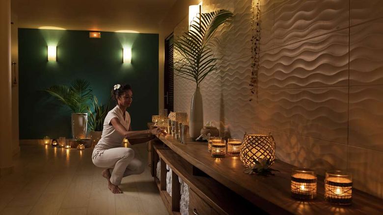 <b>Hilton Moorea Lagoon Resort & Spa Spa</b>. Images powered by <a href="https://iceportal.shijigroup.com/" title="IcePortal" target="_blank">IcePortal</a>.