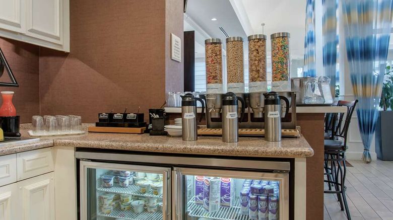 <b>Hilton Garden Inn Airport Restaurant</b>. Images powered by <a href="https://iceportal.shijigroup.com/" title="IcePortal" target="_blank">IcePortal</a>.