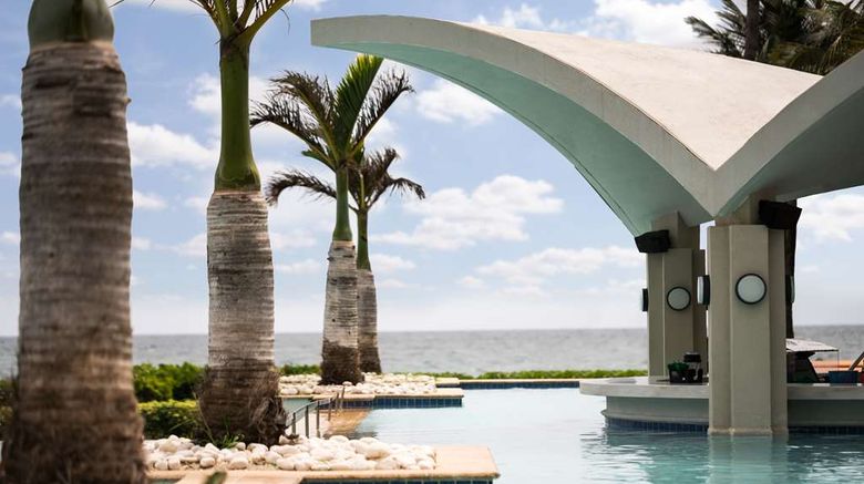 <b>Caribe Hilton Pool</b>. Images powered by <a href="https://iceportal.shijigroup.com/" title="IcePortal" target="_blank">IcePortal</a>.