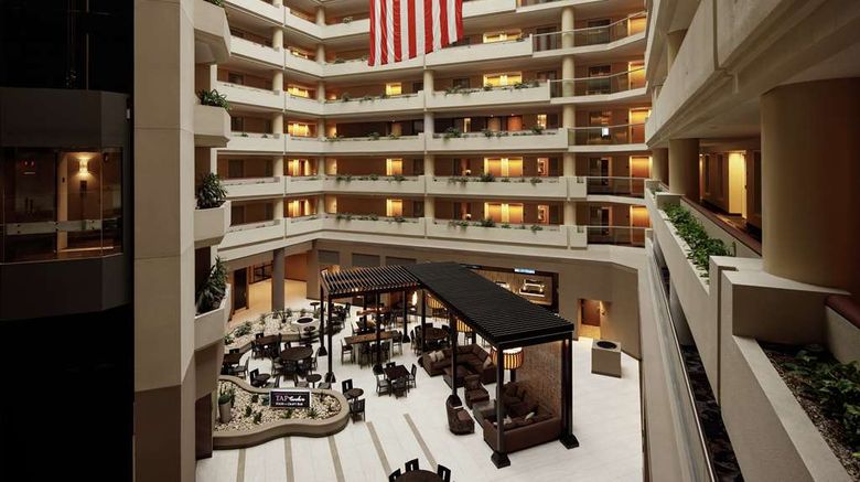 <b>Embassy Suites Hotel Crystal City Lobby</b>. Images powered by <a href="https://iceportal.shijigroup.com/" title="IcePortal" target="_blank">IcePortal</a>.