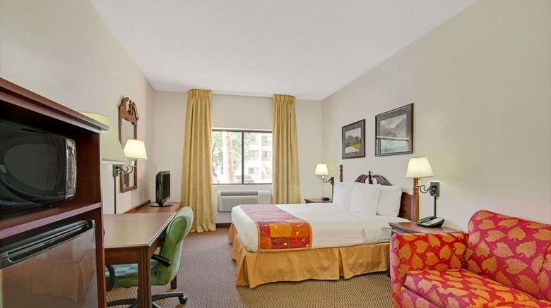 <b>Baymont Inn & Suites Tucson Airport Suite</b>. Images powered by <a href="https://iceportal.shijigroup.com/" title="IcePortal" target="_blank">IcePortal</a>.