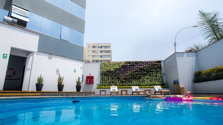 <b>Melia Lima Pool</b>. Images powered by <a href="https://iceportal.shijigroup.com/" title="IcePortal" target="_blank">IcePortal</a>.