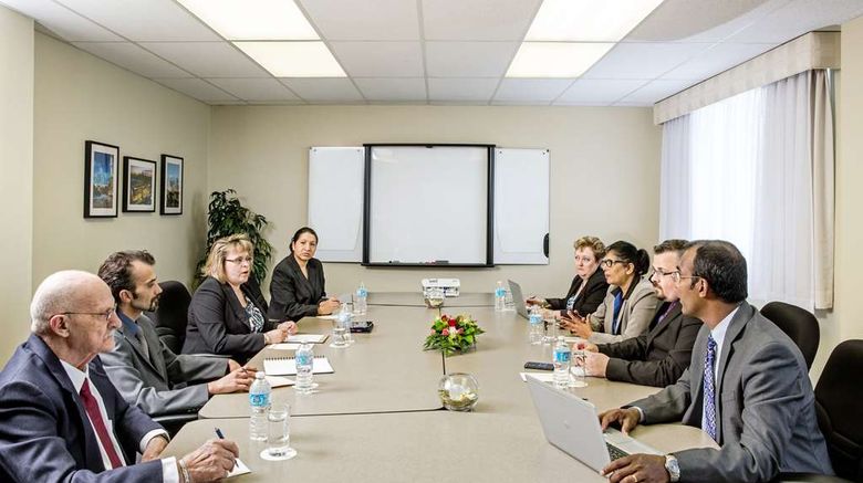 <b>Campus Tower Suite Hotel Meeting</b>. Images powered by <a href="https://iceportal.shijigroup.com/" title="IcePortal" target="_blank">IcePortal</a>.