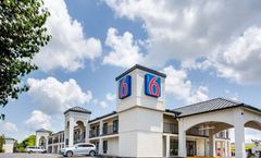 Motel 6 White House, TN