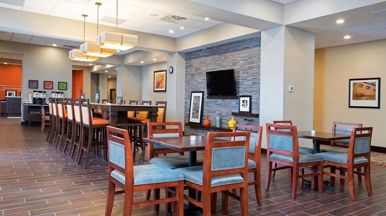 <b>Hampton Inn Kalamazoo Lobby</b>. Images powered by <a href="https://iceportal.shijigroup.com/" title="IcePortal" target="_blank">IcePortal</a>.