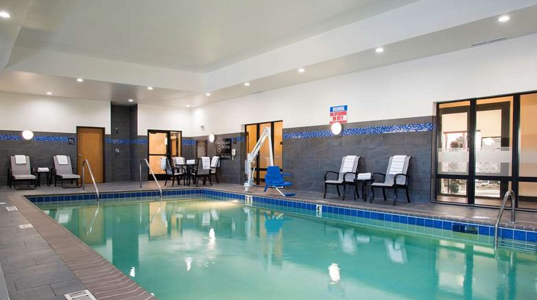 <b>Hampton Inn Kalamazoo Pool</b>. Images powered by <a href="https://iceportal.shijigroup.com/" title="IcePortal" target="_blank">IcePortal</a>.