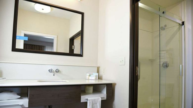 <b>Hampton Inn Kalamazoo Room</b>. Images powered by <a href="https://iceportal.shijigroup.com/" title="IcePortal" target="_blank">IcePortal</a>.