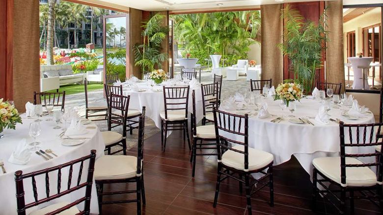 Hilton Hawaiian Village Restaurants - A Complete Guide