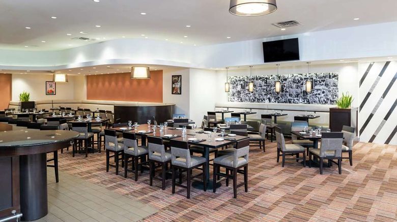 <b>Doubletree Grand Rapids Airport Restaurant</b>. Images powered by <a href="https://iceportal.shijigroup.com/" title="IcePortal" target="_blank">IcePortal</a>.
