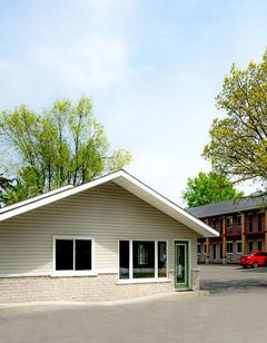 Super 8 Kingston
