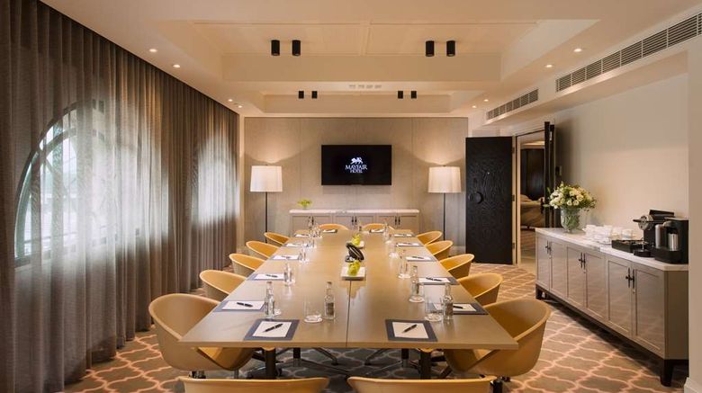 <b>Mayfair Hotel Meeting</b>. Images powered by <a href="https://iceportal.shijigroup.com/" title="IcePortal" target="_blank">IcePortal</a>.