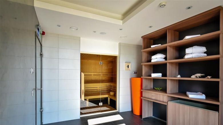 <b>Best Western Plus Lakeside Hotel Spa</b>. Images powered by <a href="https://iceportal.shijigroup.com/" title="IcePortal" target="_blank">IcePortal</a>.