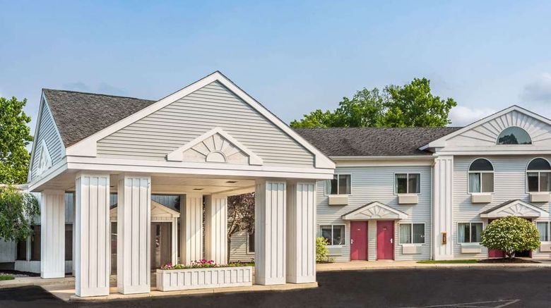 <b>Days Inn Tiffin Exterior</b>. Images powered by <a href="https://iceportal.shijigroup.com/" title="IcePortal" target="_blank">IcePortal</a>.