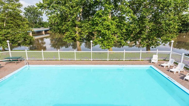 <b>Days Inn Tiffin Pool</b>. Images powered by <a href="https://iceportal.shijigroup.com/" title="IcePortal" target="_blank">IcePortal</a>.