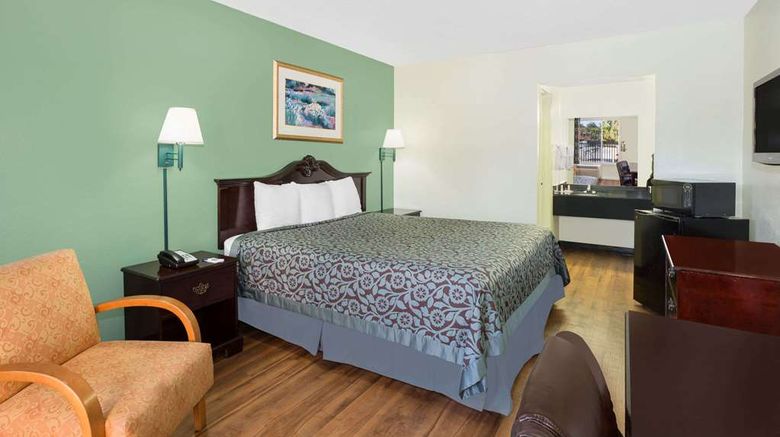 <b>Travelodge Fort Myers North Suite</b>. Images powered by <a href="https://iceportal.shijigroup.com/" title="IcePortal" target="_blank">IcePortal</a>.