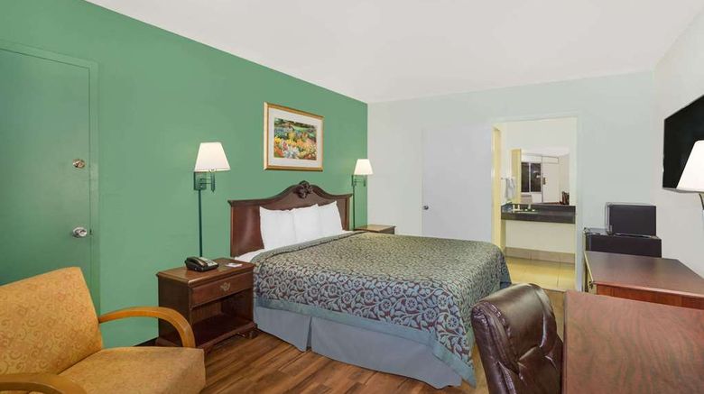 <b>Travelodge Fort Myers North Room</b>. Images powered by <a href="https://iceportal.shijigroup.com/" title="IcePortal" target="_blank">IcePortal</a>.