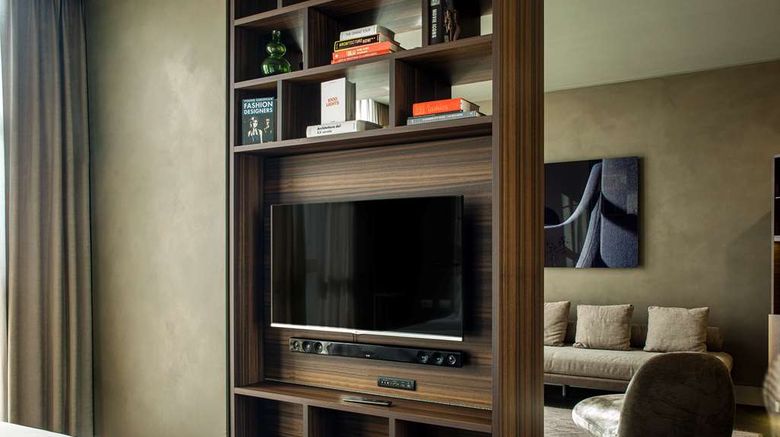 <b>ME Milan Il Duca Suite</b>. Images powered by <a href="https://iceportal.shijigroup.com/" title="IcePortal" target="_blank">IcePortal</a>.