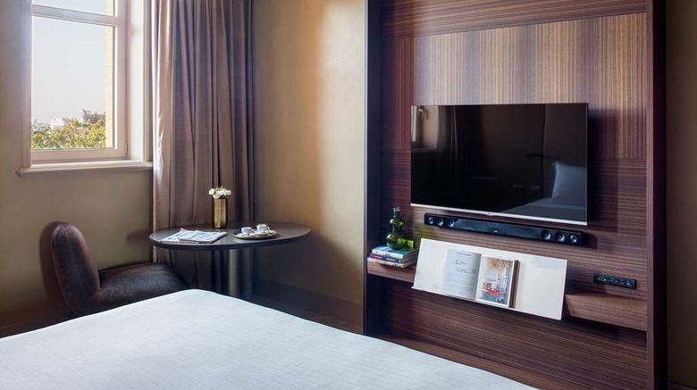 <b>ME Milan Il Duca Room</b>. Images powered by <a href="https://iceportal.shijigroup.com/" title="IcePortal" target="_blank">IcePortal</a>.