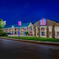 Motel 6 Arlington