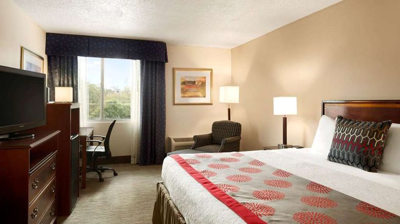 <b>Wyndham Garden Tallahassee Capitol Room</b>. Images powered by <a href="https://iceportal.shijigroup.com/" title="IcePortal" target="_blank">IcePortal</a>.