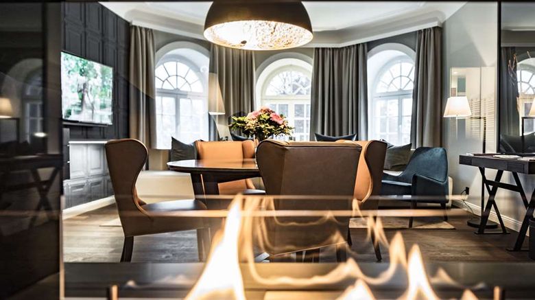<b>Schlosshotel Fleesensee Suite</b>. Images powered by <a href="https://iceportal.shijigroup.com/" title="IcePortal" target="_blank">IcePortal</a>.