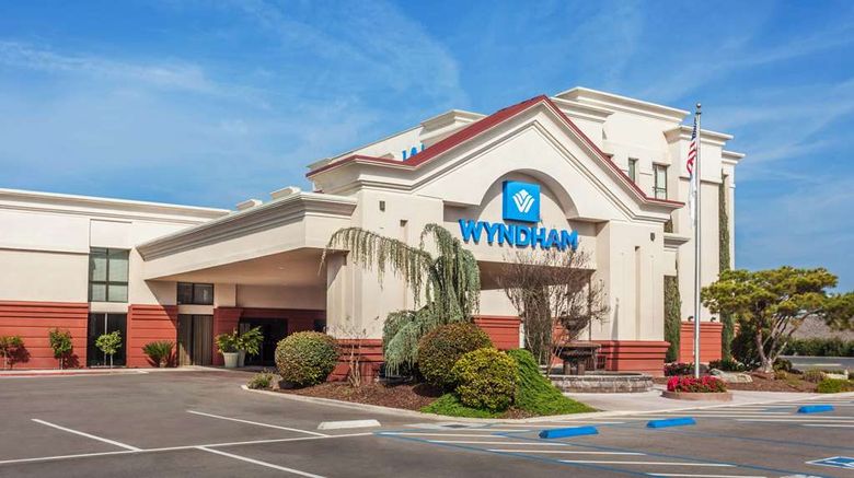 Wyndham Visalia Exterior. Images powered by <a href="https://iceportal.shijigroup.com" target="_blank" rel="noopener">Ice Portal</a>.