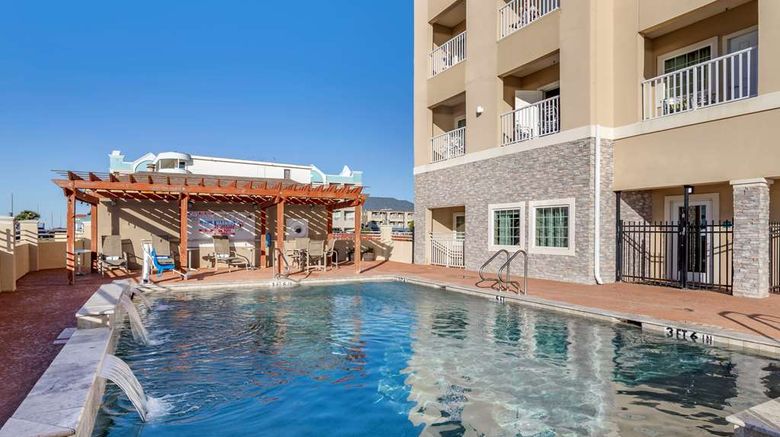 <b>Best Western Plus Galveston Suites Pool</b>. Images powered by <a href="https://iceportal.shijigroup.com/" title="IcePortal" target="_blank">IcePortal</a>.