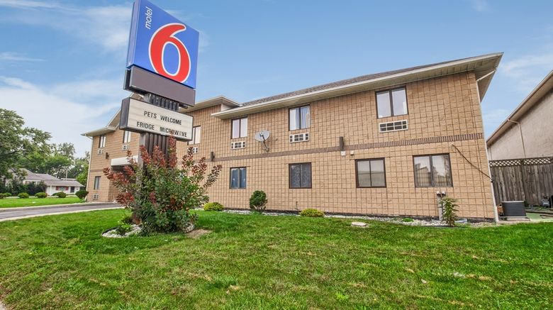 Motel 6 Windsor Exterior. Images powered by <a href="https://iceportal.shijigroup.com" target="_blank" rel="noopener">Ice Portal</a>.