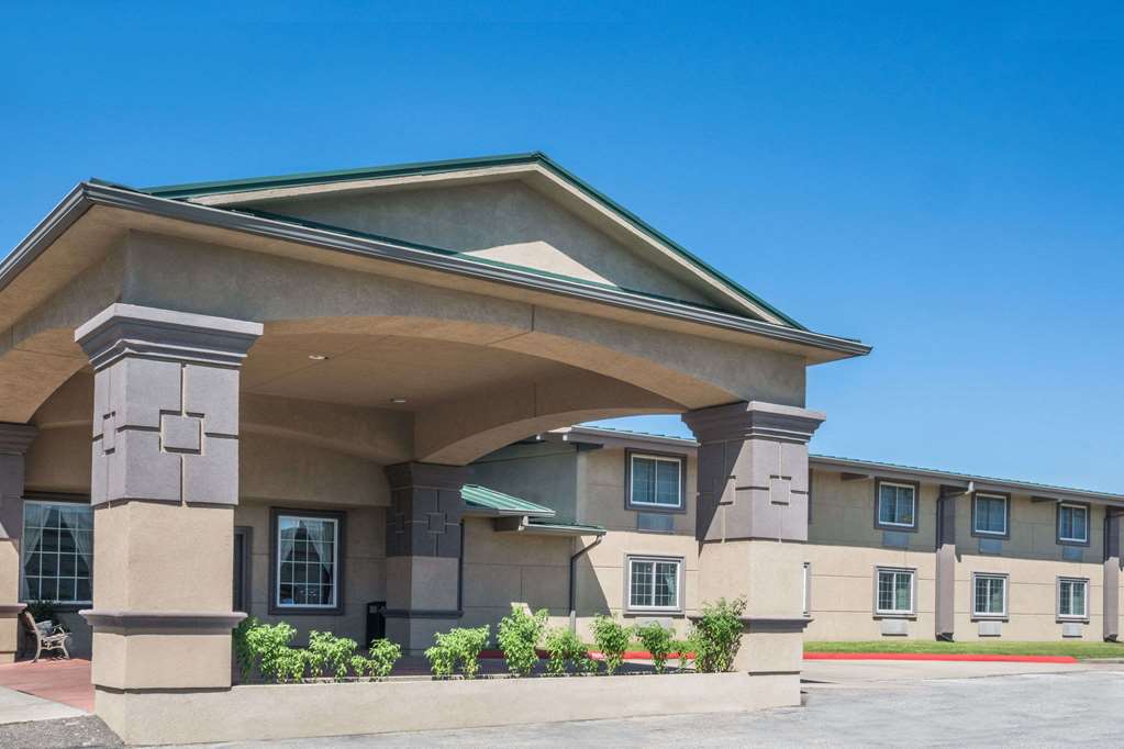 Quality Inn Suites Images Videos Tourist Class Beaumont TX