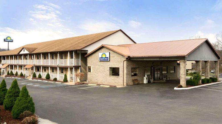 Days Inn Huntington Exterior. Images powered by <a href="https://iceportal.shijigroup.com" target="_blank" rel="noopener">Ice Portal</a>.