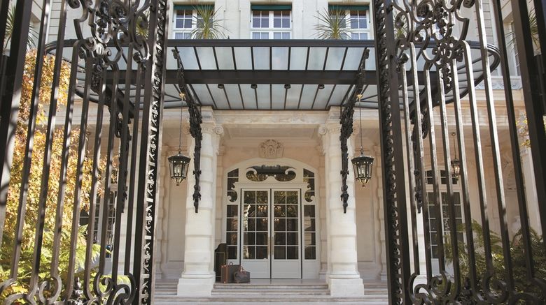 <b>Shangri-La Hotel, Paris Exterior</b>. Images powered by <a href=https://www.travelagewest.com/Hotels/Paris/