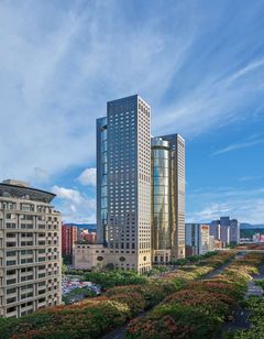 Shangri-La's Far Eastern Plaza Hotel