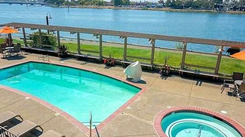 <b>Executive Inn & Suites Pool</b>. Images powered by <a href="https://iceportal.shijigroup.com/" title="IcePortal" target="_blank">IcePortal</a>.