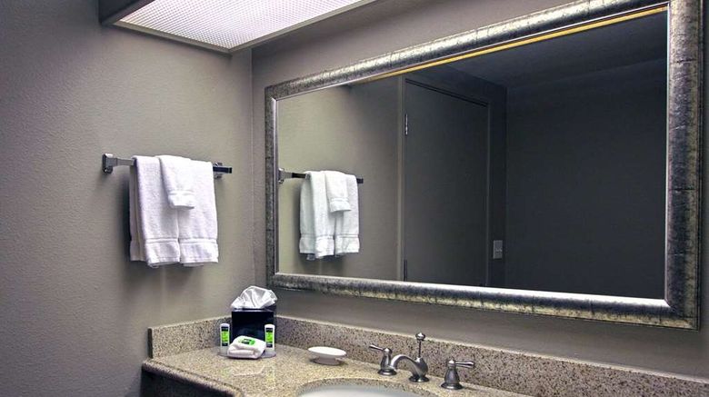<b>Executive Inn & Suites Suite</b>. Images powered by <a href="https://iceportal.shijigroup.com/" title="IcePortal" target="_blank">IcePortal</a>.
