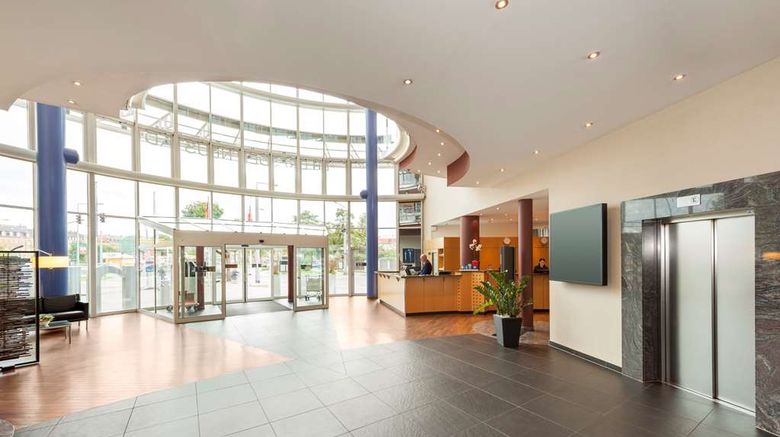<b>NH Dresden Neustadt Lobby</b>. Images powered by <a href="https://iceportal.shijigroup.com/" title="IcePortal" target="_blank">IcePortal</a>.
