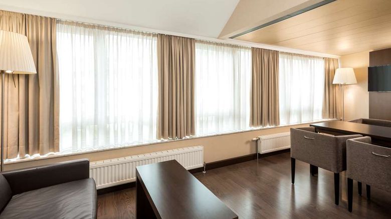 <b>NH Duesseldorf Koenigsallee Suite</b>. Images powered by <a href="https://iceportal.shijigroup.com/" title="IcePortal" target="_blank">IcePortal</a>.