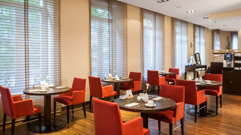 <b>NH Duesseldorf Koenigsallee Restaurant</b>. Images powered by <a href="https://iceportal.shijigroup.com/" title="IcePortal" target="_blank">IcePortal</a>.