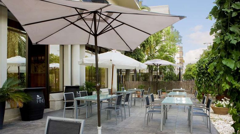 <b>NH Avenida Jerez Exterior</b>. Images powered by <a href="https://iceportal.shijigroup.com/" title="IcePortal" target="_blank">IcePortal</a>.